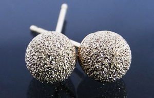 Aretes de oro amarillo