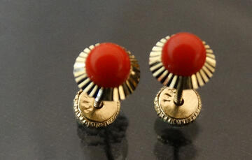 Aretes de bebé con coral