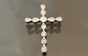 Cruz oro blanco