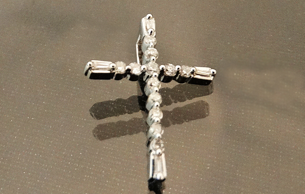 Cruz oro blanco