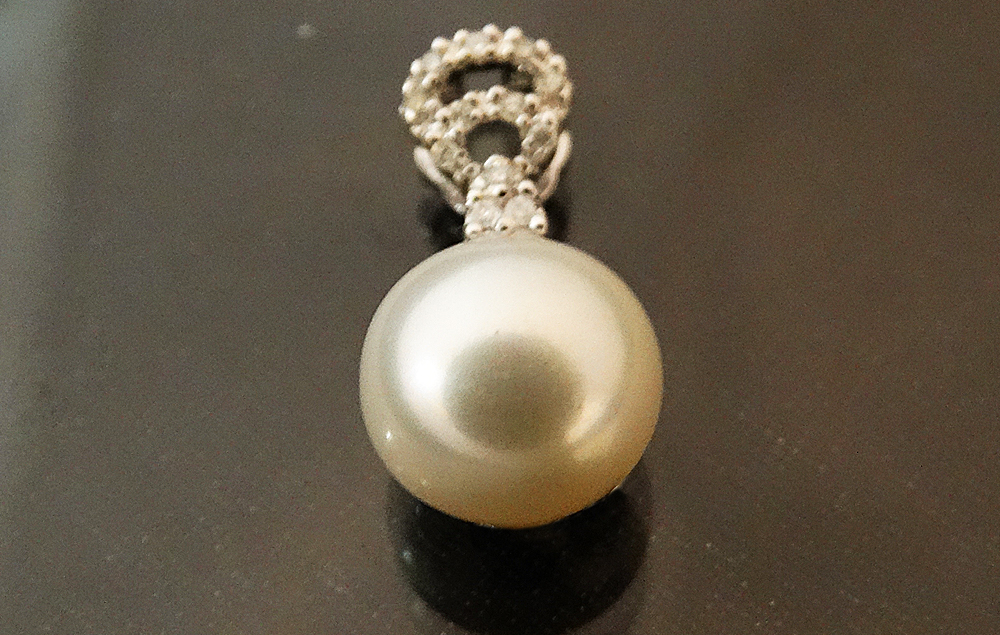 Dije oro blanco