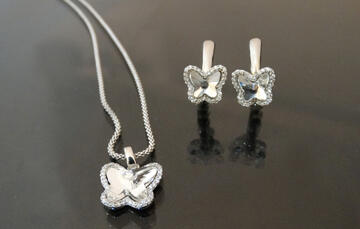 Aretes y dije de plata con zircones