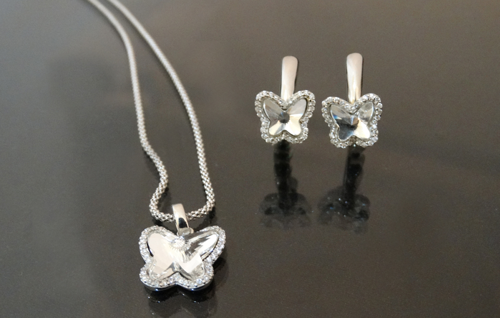 Aretes y dije de plata con zircones